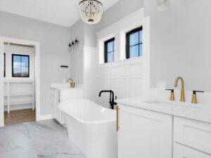 Lux-Dream-Homes-The-19th-Century-Modern-Farmhouse-2